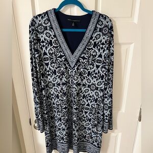 White House Black Market Blue Multi Jersey Soft Shift Dress
Size Medium